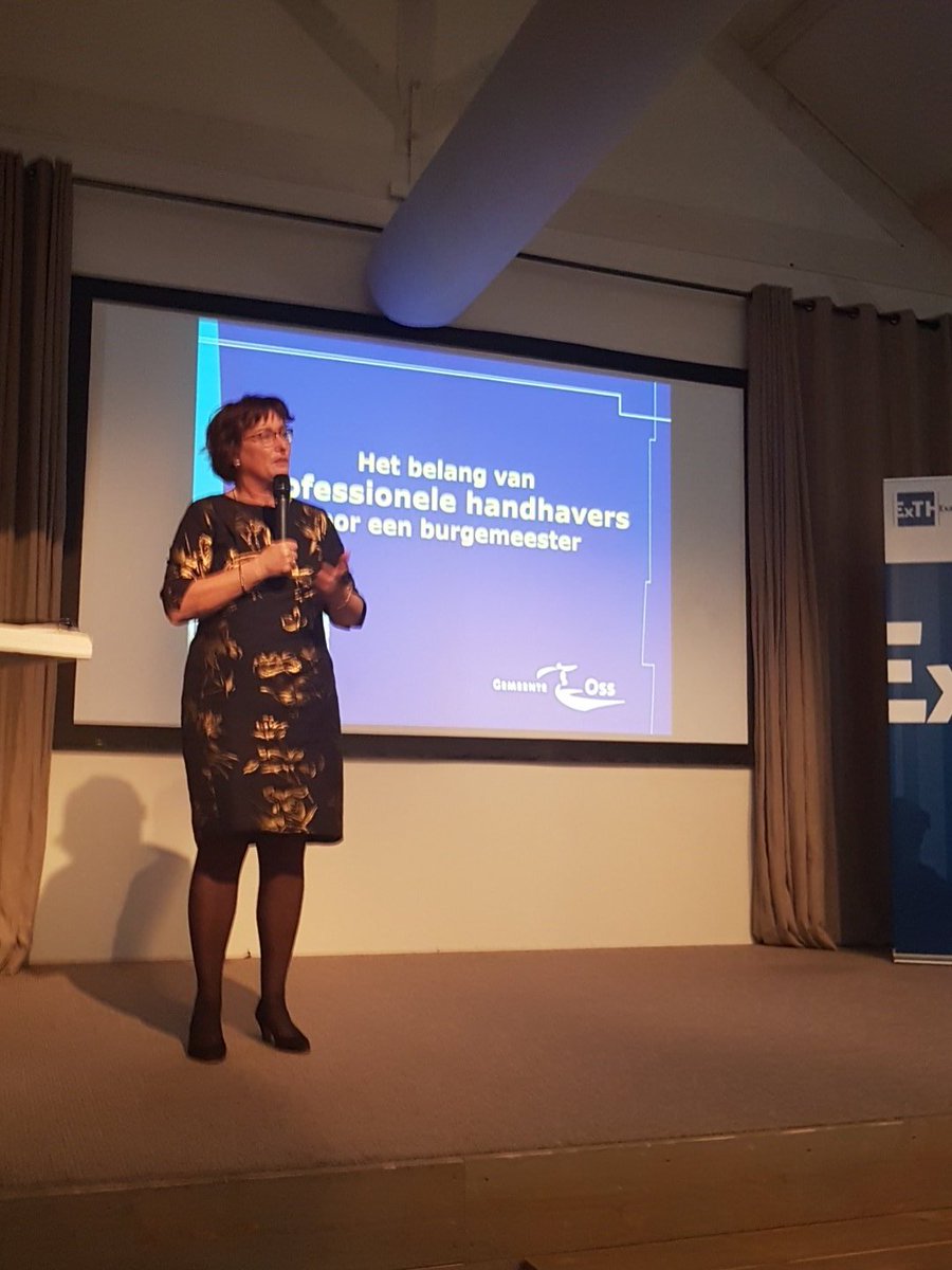 jacovanhoorn's tweet photo. Bij het jubileumcongres van #ExTH over ondermijning. Nu de burgemeester van Oss. Net zelf presentatie over #ondermijning gegeven. Thema is het belang van van boa's. #samenvoorveiligheid https://t.co/cY2ocVBoYt