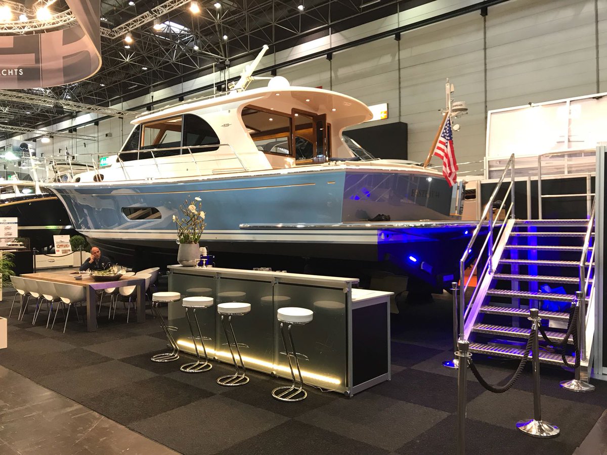 Microtruss's tweet image. ...om vervolgens een prachtig Grand Banks Yacht te bekijken!