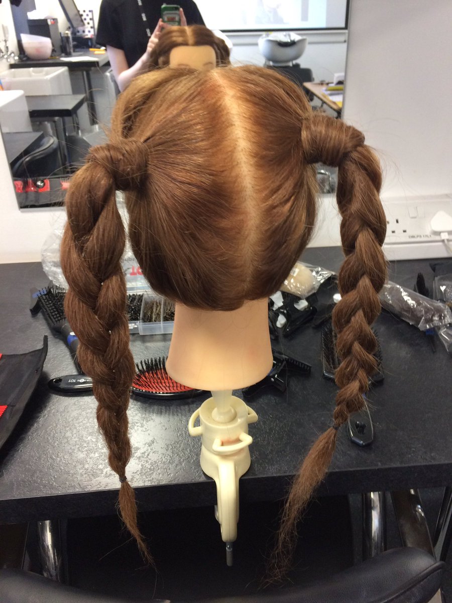 CFarrallMakeup's tweet photo. 1st and 2nd attempt at a 90s Britney Spears inspired hairstyle #90s #braids #BritneySpears https://t.co/VoCrTvF0P5