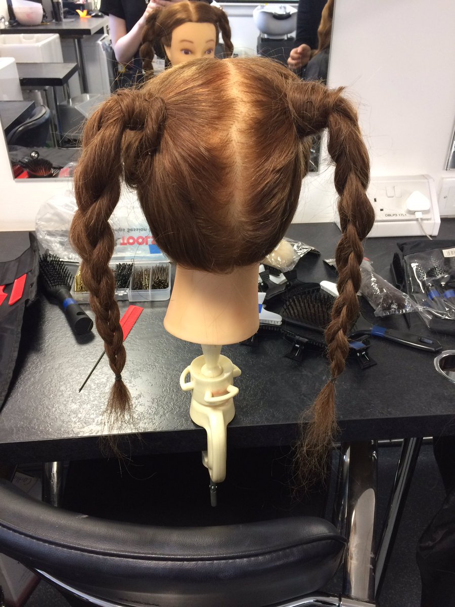 CFarrallMakeup's tweet photo. 1st and 2nd attempt at a 90s Britney Spears inspired hairstyle #90s #braids #BritneySpears https://t.co/VoCrTvF0P5