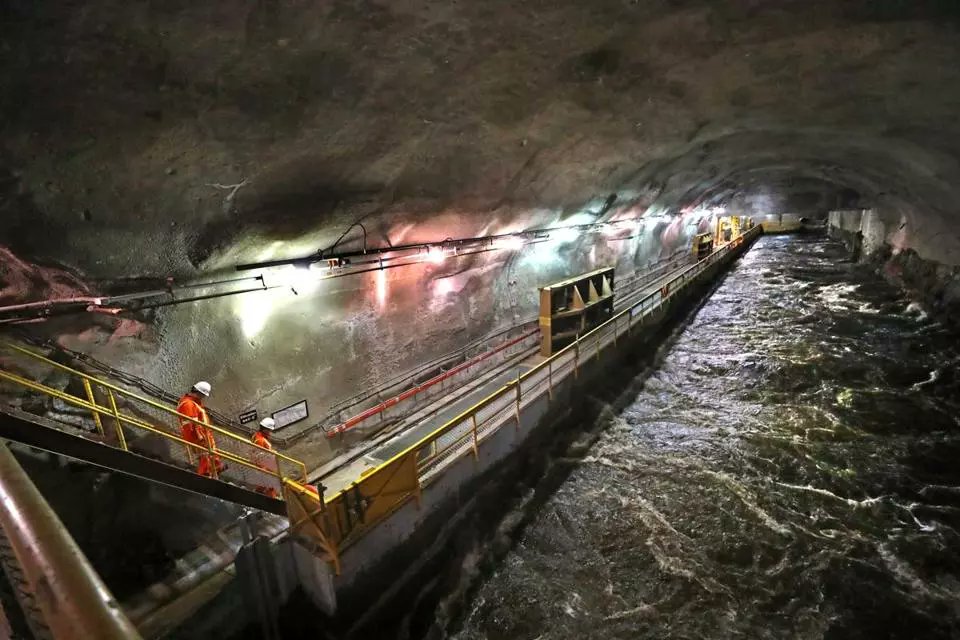 From <a href="/davabel/">David Abel</a> a rich story of hydropower, clean energy and the concerns of native people in Quebec.
bostonglobe.com/metro/2018/01/…