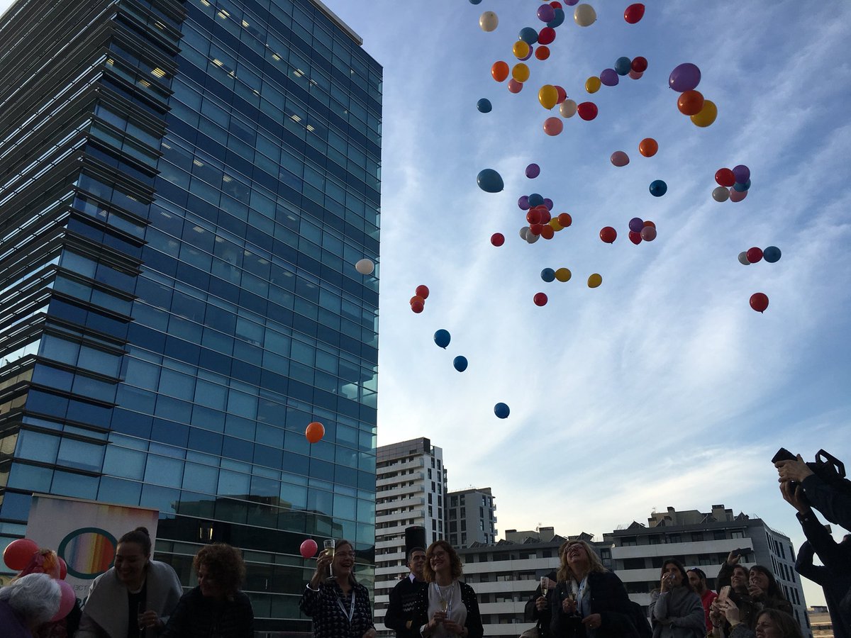 COIBarcelona's tweet photo. Clausurem l’acte de presentació dels resultats del #ProjecteRESET en representació de cada idea aportada per les #infermeresdeBCN https://t.co/mxZVQ0hj81
