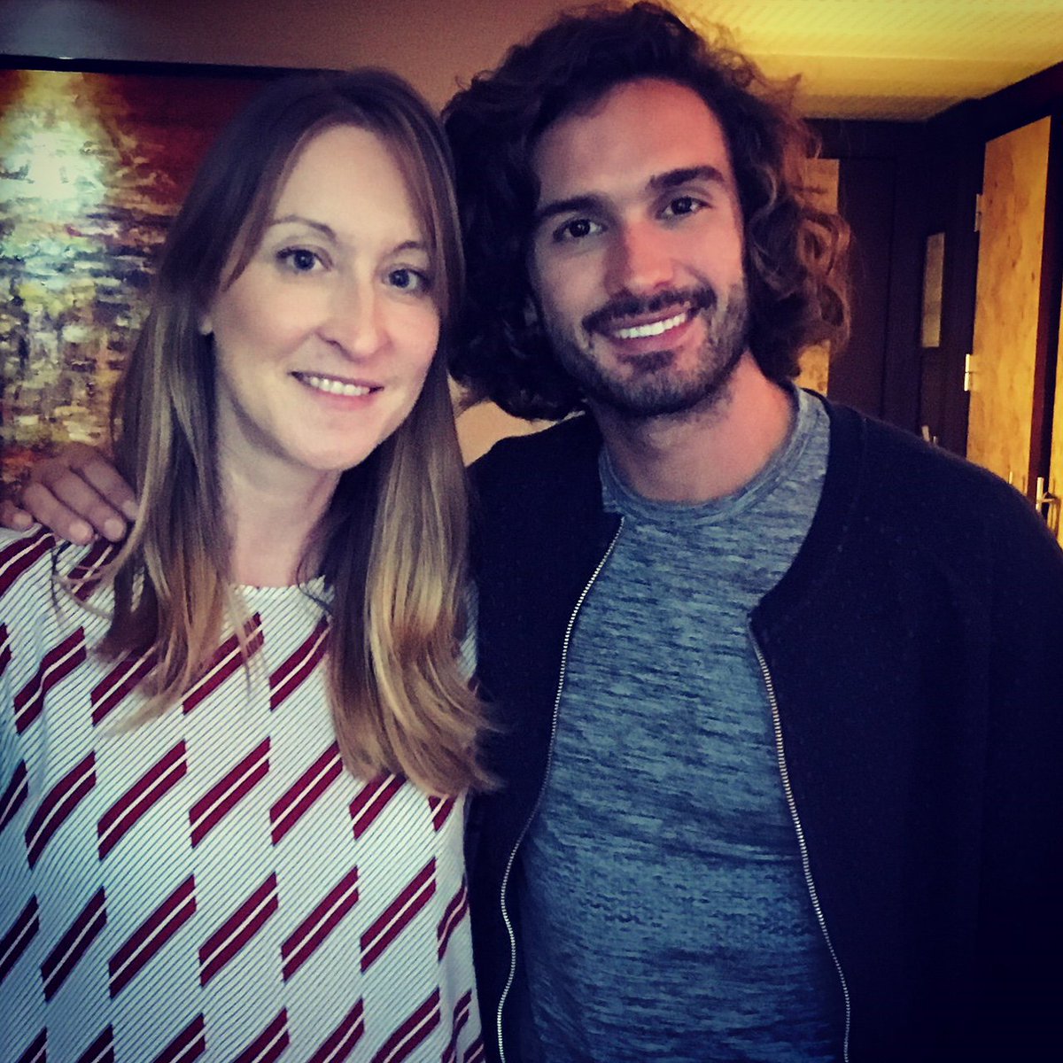YHLMag's tweet photo. YHL Editor, Liz Parry, talks with @thebodycoach about his and Mo Farah's new marathon training podcast 'Mo-Joe' available on @audibleuk. The podcast chronicles @georgemlamb's training progress in the run up to the London marathon! How exciting! #RunWithAudible https://t.co/LV2pIUYl2S