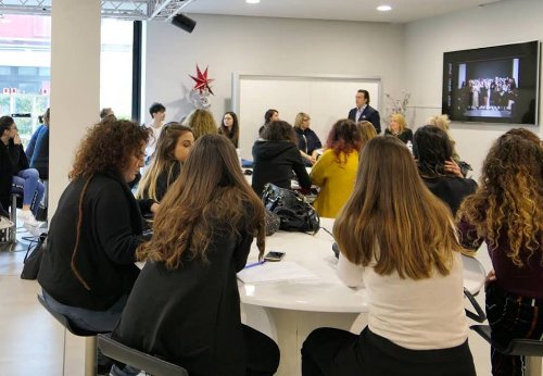FerrariSchool's tweet photo. Si parla dell'ultima #sfilata dei nostri #studenti in occasione di @FashionGradIT e del  riscontro che avuto da parte dei media. Vengono anche presentati i nuovi progetti ai ragazzi... stay tuned! #ferrarifashionschool #fashionschool #alwaussupporttalent #milano #fashionshow https://t.co/LYz4tD3bYd