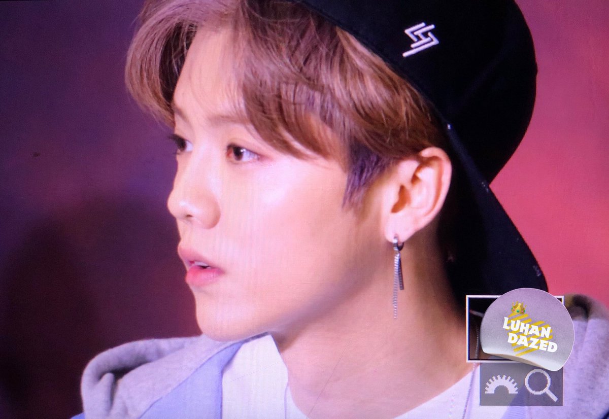 luhandazed's tweet photo. 프리뷰) 180123 HBDC Press : 루한 3
프리뷰를 4개월반만에 올라는데 애기애기하다는 말밖에 안나와... 스윗해ㅠ 달코매ㅠ 사랑스러워ㅠㅠ https://t.co/iKpcSBAXns