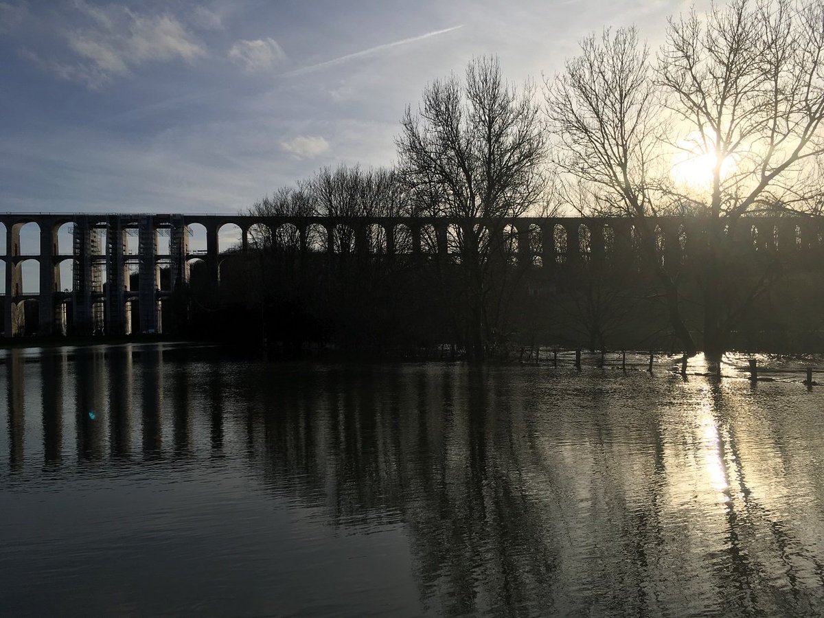 poln52's tweet photo. 23 janvier à #Chaumont #HauteMarne, la #Suize en crue au viaduc et au « Pâté de Truites ». Pour qui connaît le débit d'été à cet endroit, on est aujourd'hui à 1,60 m... https://t.co/1mVVjIt5gi
