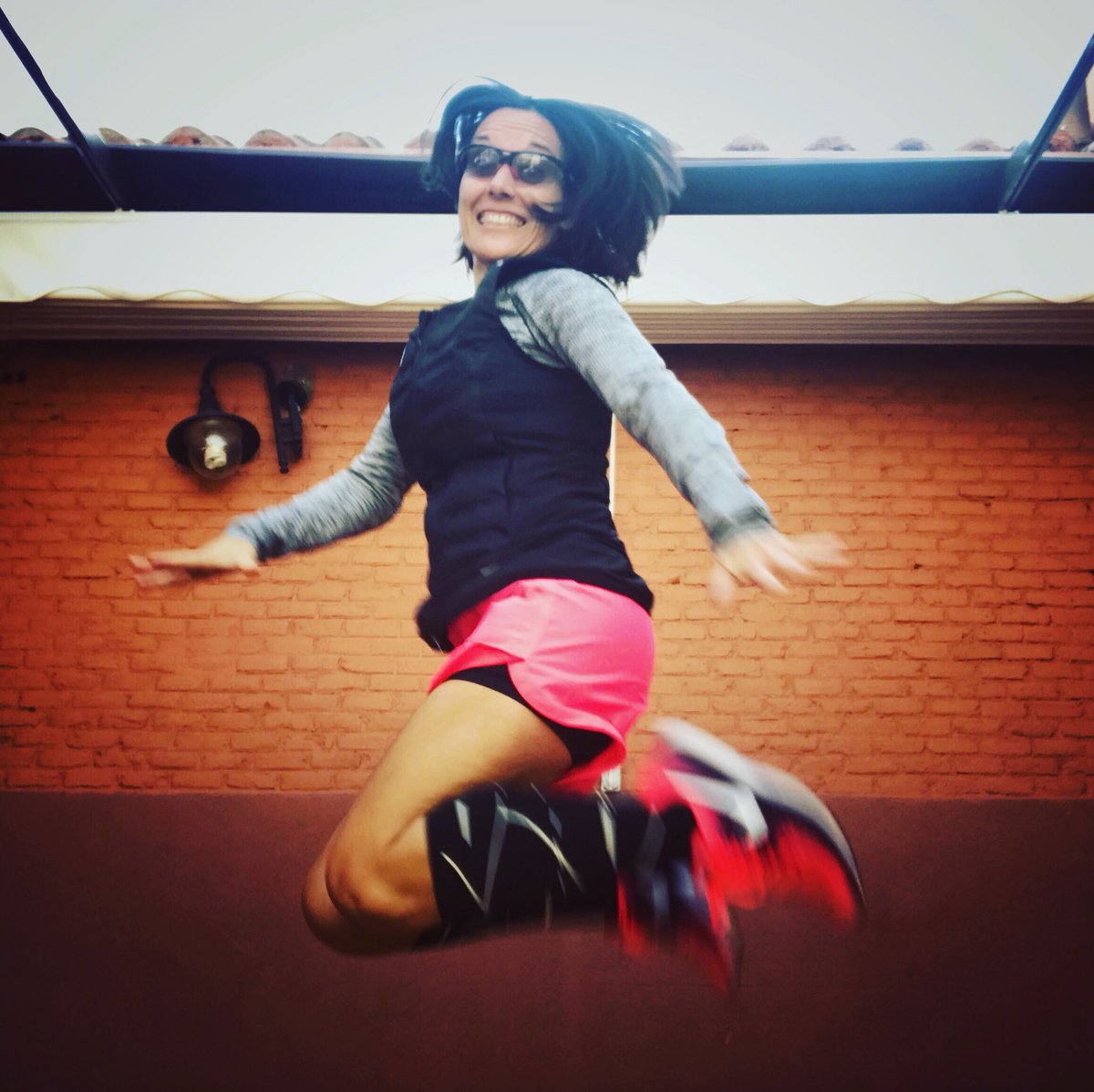 telesilla82's tweet photo. Be strong, be positive and be true to yourself... 🤸🏻♀️
#trailrunning #wildtrailproject #ElevateYourPerformance #FreeTrailRun #comouncencerrito https://t.co/eURLt9IgpA
