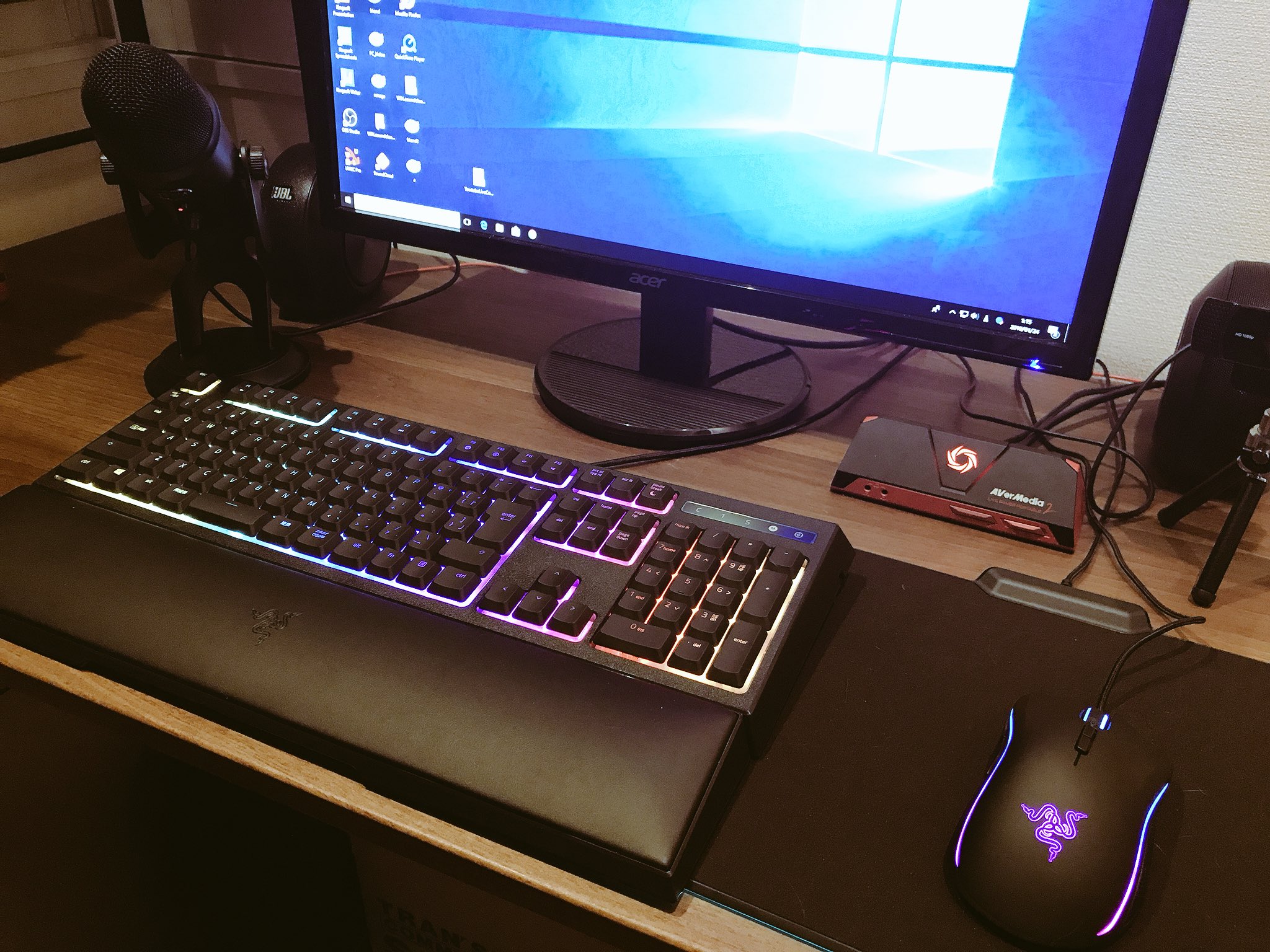 Ryster キーボード マウス マウスパッドをrazerにしてみた めっちゃかっこいい T Co Xejqscanst Twitter