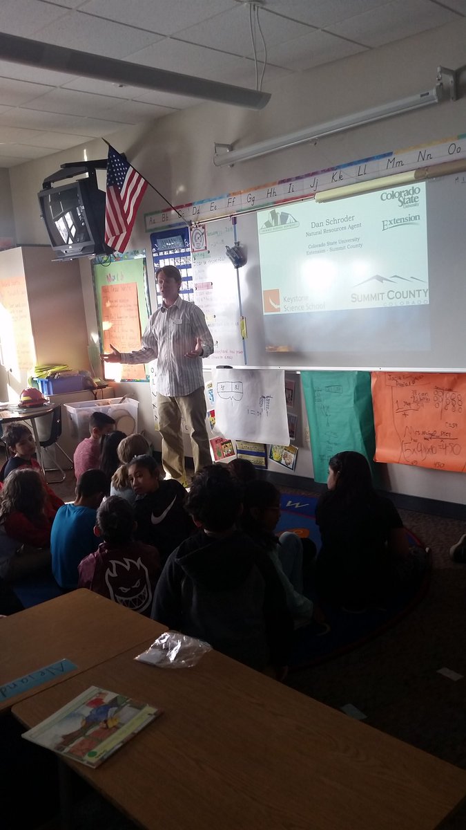 Mrs_Viau's tweet photo. 3rd graders learning about ecology! #keystonescience #svebearstrong #STEM #nature #outdoorlearning #ssdedu https://t.co/JNqpLoFvZX
