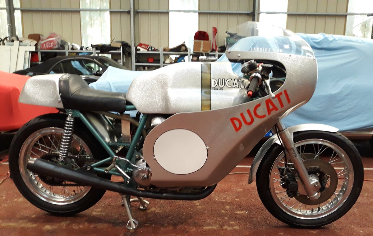 bevel_z's tweet photo. Bevel Fun 2018 #classicmotorcycle #ducati #beveldrive https://t.co/nDm9hYYDl0 https://t.co/jLvXn5UvXV