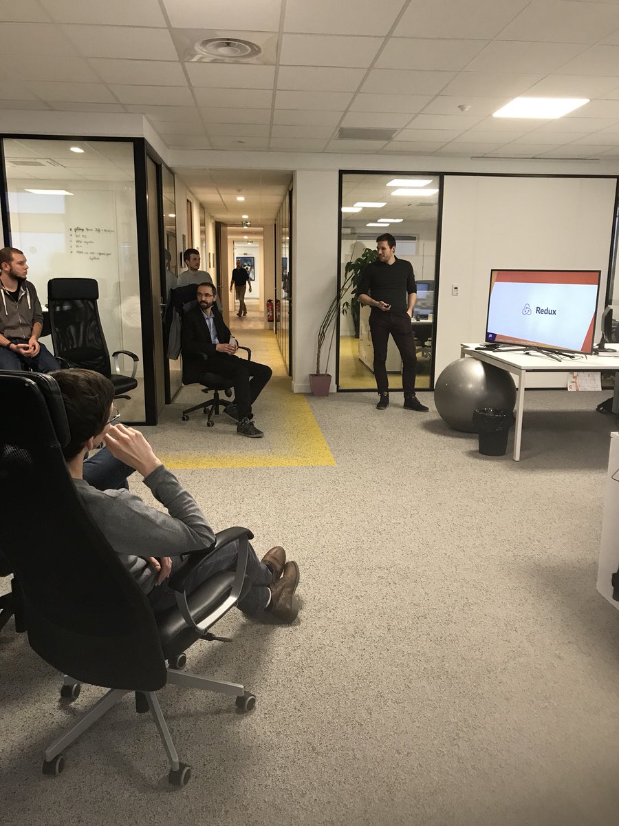 Nouvelle session speed preza pour les équipes <a href="/A5sys/">A5sys</a>  !                        Entrée en matière avec une présentation de #redux ! 🧐