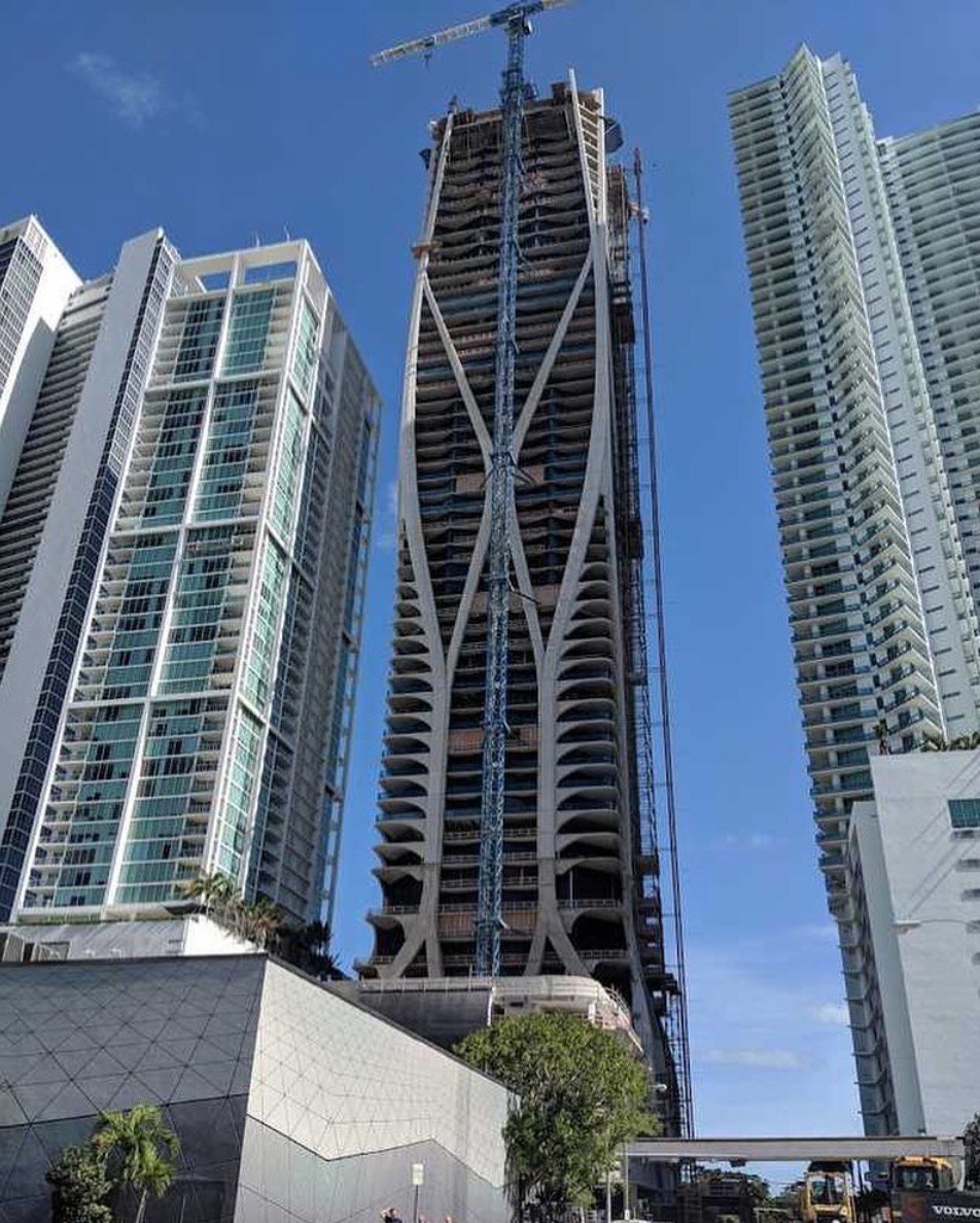 ONESIR's tweet photo. #DevelopmentDivision @1000museum is nearly close to reaching its max height of 709 feet above sea level— the tallest height above ground approved by the FDA. #onesir https://t.co/hJU44nJsav