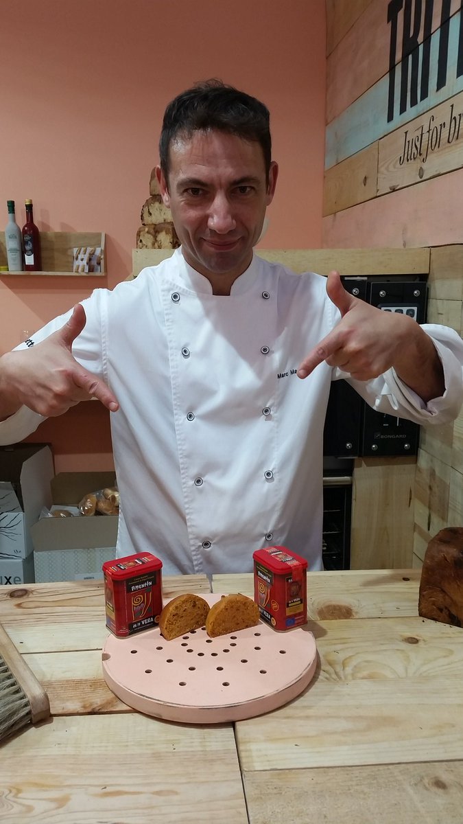 Seguimos en <a href="/madridfusion/">madrid fusion</a> y nuestros vecinos de stand de <a href="/triticumbread/">triticumbreadlovers</a> tienen un pan con <a href="/pimenton_vera/">DOP Pimentón Vera</a> ¡¡¡ riquísimo !!!

<a href="/DiputacionCC/">DiputacionCC</a> en #mf18 #realemf18 #ColeccionaMomentos