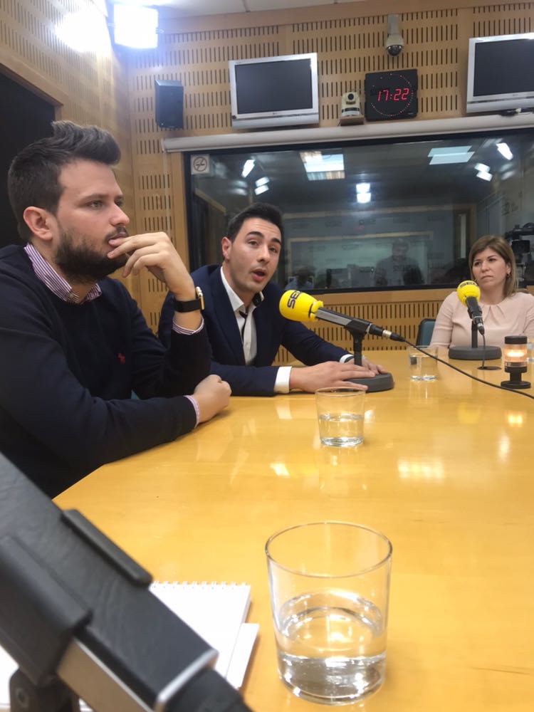 AJEValencia's tweet photo. En plena grabación del programa #Estartapeando de @La_SER con #sociosajev @IEM_BS @chiquiemprende @fpagrado @ymant @casasinhaus @CASFID_ES @elmolilab @welegaloficial Os avisaremos de su próxima emisión ;-) https://t.co/s7FlyQfEbB