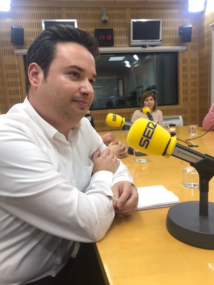 AJEValencia's tweet photo. En plena grabación del programa #Estartapeando de @La_SER con #sociosajev @IEM_BS @chiquiemprende @fpagrado @ymant @casasinhaus @CASFID_ES @elmolilab @welegaloficial Os avisaremos de su próxima emisión ;-) https://t.co/s7FlyQfEbB