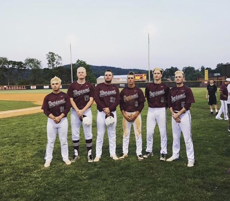 parker_hill9's tweet photo. Congrats to my boys on their commitments! Y’all go get it this year 💍 https://t.co/VPsLqpdOmr