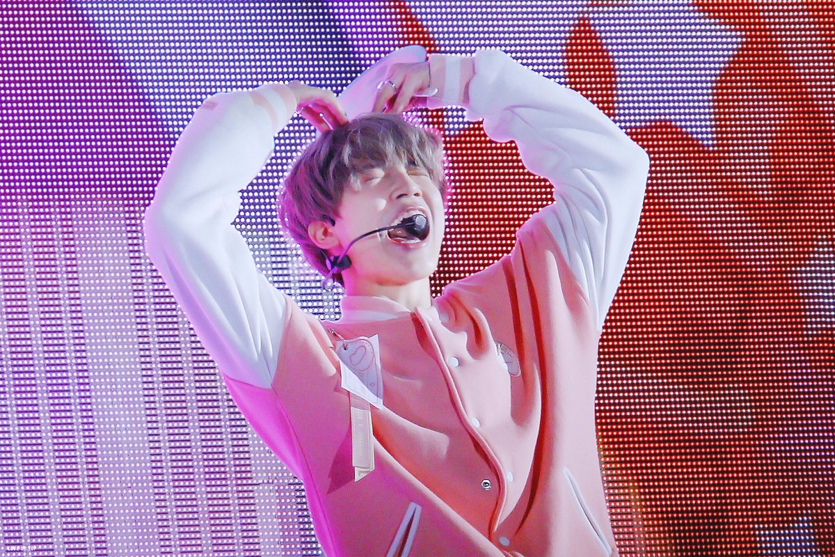 ETHEREALTAES's tweet photo. thank you for being the cutest and best mochi in the world. you deserve everything! #iHeartAwards #BestBoyBand #BTS @BTS_twt  #ThankYouJimin https://t.co/DYynkUJCXU