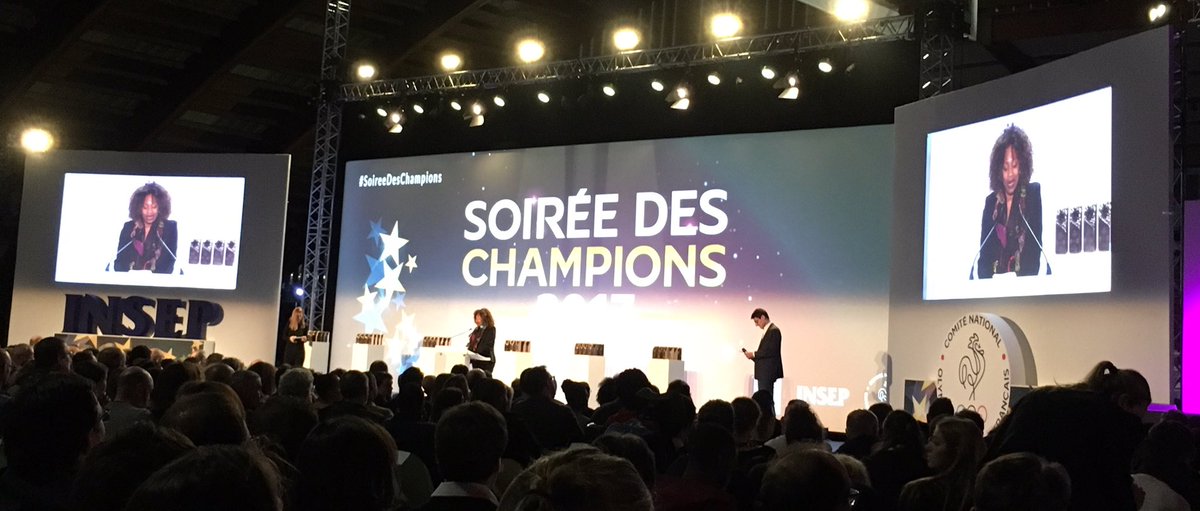 PorcuNoel's tweet photo. #SoireeDesChampions2017 ! 
@b_auffret  @_lauramarino @RossetMatthieu  mis en lumière ce soir ! 👏🏽👏🏽 https://t.co/66SppRTcTj