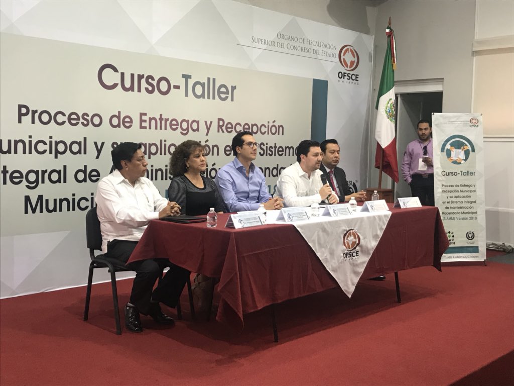 Nos honran con su presencia en este evento <a href="/aculebro/">Alejandro Culebro</a> Auditor Superior, Dip <a href="/Paty_Conde/">Paty Conde</a>, Presidenta de la Comision de Vigilancia, Lic <a href="/castellanosfer/">Fernando Castellanos Cal y Mayor</a>, Pte Municipal de Tuxtla Gtz., Eliseo Maheda López, Srio Ejecutivo del <a href="/IapChiapas/">IAP CHIAPAS</a> y Amador Martínez, Auditor Especial #OFSCE