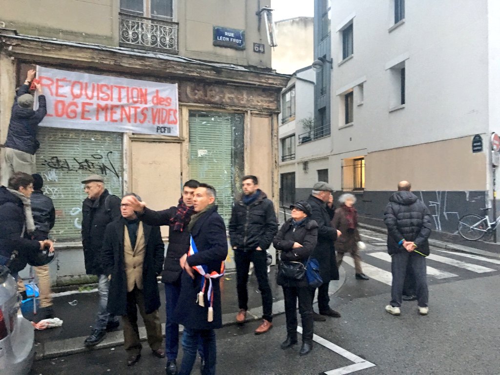 IanBrossat's tweet photo. Est-il acceptable que le 66 rue Léon-Frot (Paris 11e) soit vide depuis 10 ans alors que des gens dorment dehors ? Nous y sommes avec @TibertiAdrien pour exiger sa réquisition. https://t.co/pi1siTDORl