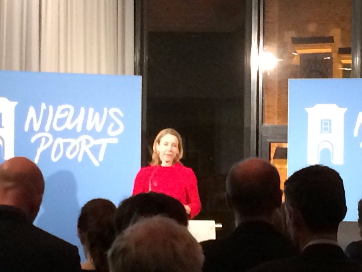 Staatssecretaris <a href="/SvVeldhoven/">Stientje v Veldhoven</a> spreekt bij Grondstoffenpoort over de circulaire economie. Kansen voor de overheid in circulair inkopen. <a href="/waterschappen/">Unie v Waterschappen</a> doen hier veel aan.