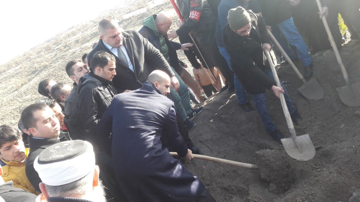 OlcayKilavuz's tweet photo. Afrin şehidimiz, Ülküdaşımız yiğit kardeşim Astsubay Musa Özalkan'ı dualarla toprağa verdik.RUHUNA FATİHA https://t.co/uNqAEZhNMA