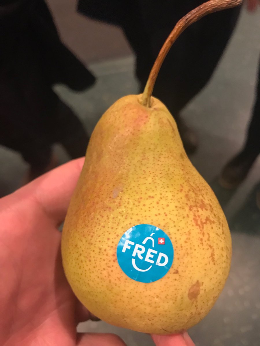 C_Darbellay's tweet photo. #Fred, c'est le nom de la nouvelle poire @Agroscope Made in #Valais https://t.co/zxgsMCJzWD