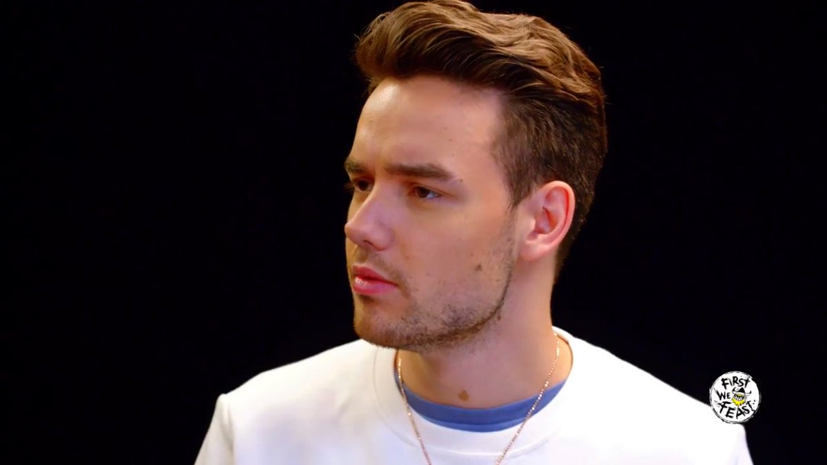 <a href="/LiamPayne/">Liam</a> The faces when liam doesn’t follow you <a href="/liampayne/">Liam</a>

#BestSoloBreakout #LiamPayne #iHeartAwards