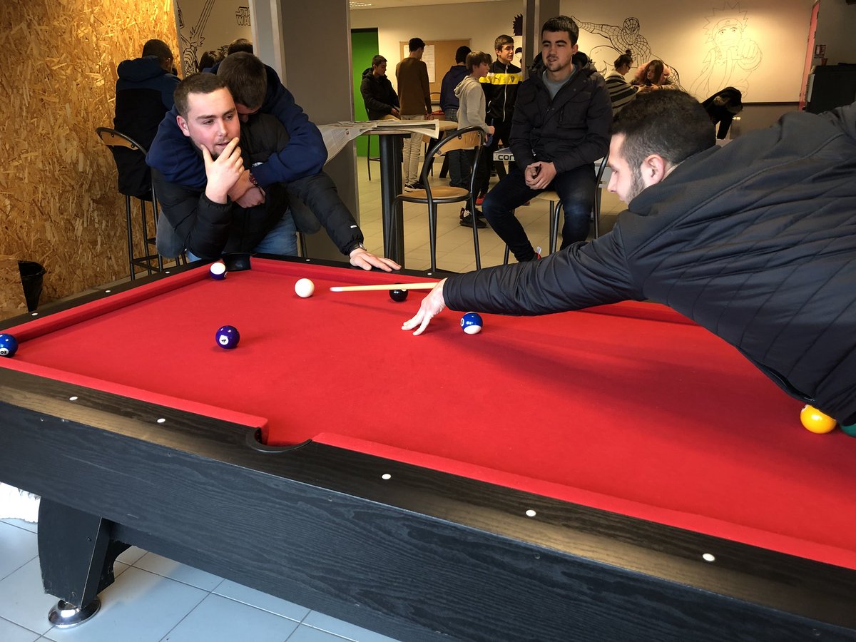 Nouvel arrivant à la maison familiale : un billard 🎱 #billard #jeunes #jeux