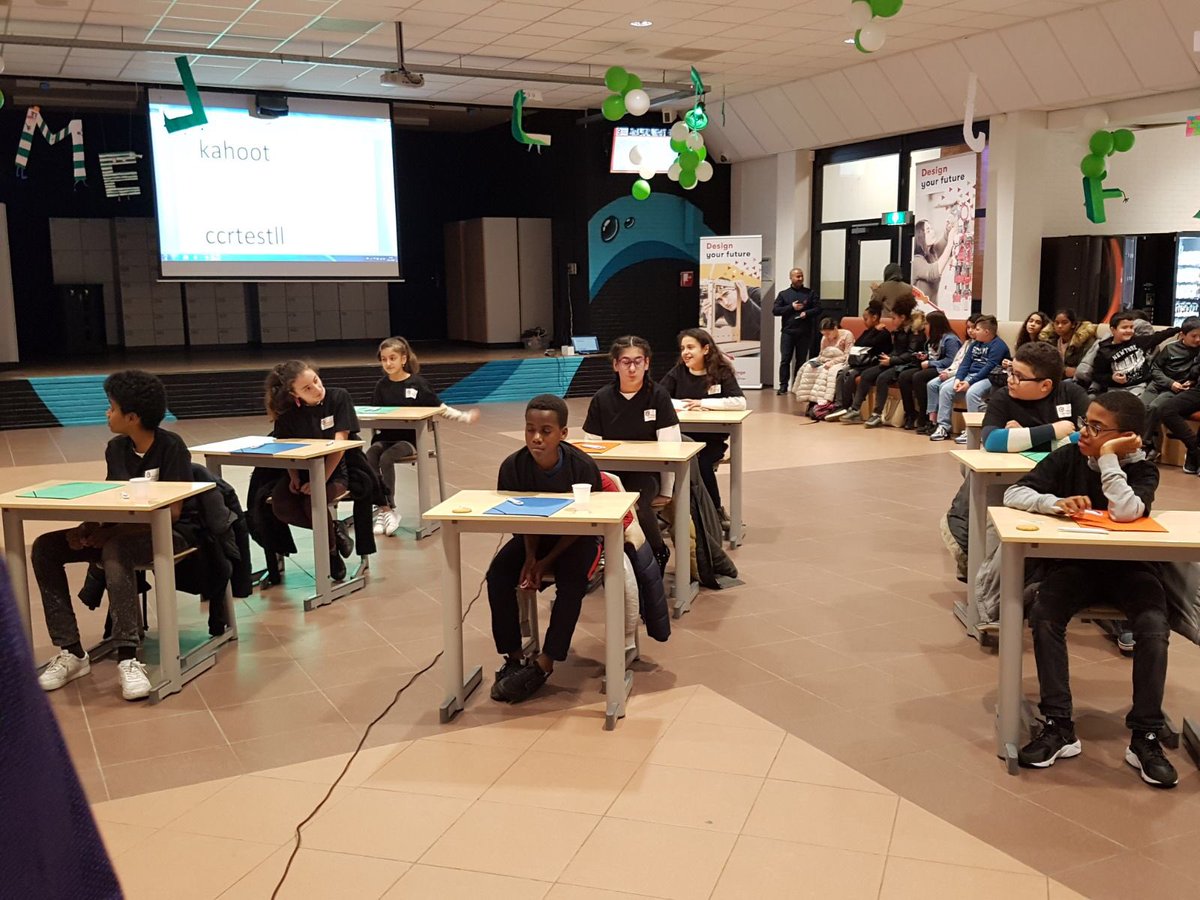 RDesigncollege's tweet image. Het dictee was een groot succes!!De aanwezige scholen Islamitische Basisschool Al Ghazali, Sri Sariswatischool en de Nicolaasschool hebben buiten het dictee om genoten van het designen van pannenkoeken en onze leerlingen die een dansvoorstelling gaven. #vmbo #rotterdam
