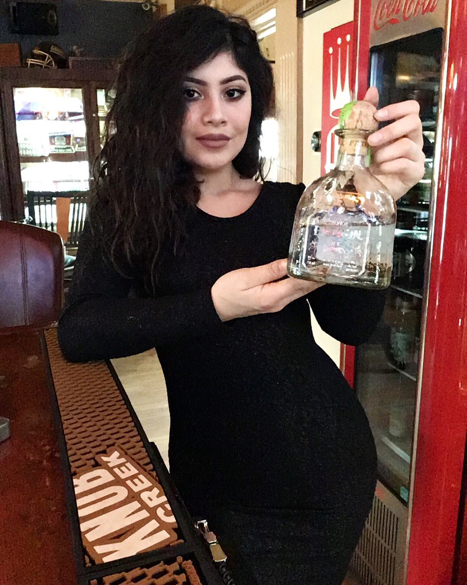 BigHouseTobacco's tweet photo. Come enjoy some Patron here at Big house with me!πππΈ #Patron #silver #cigargals #cigaraddict #cigarporn #scrantonsmokers #tequila #repostme #bighousetobacco #bighousegirls #scrantonsmokes #cigaraficionado #tobaccoworld https://t.co/4aVJ1BTBDW