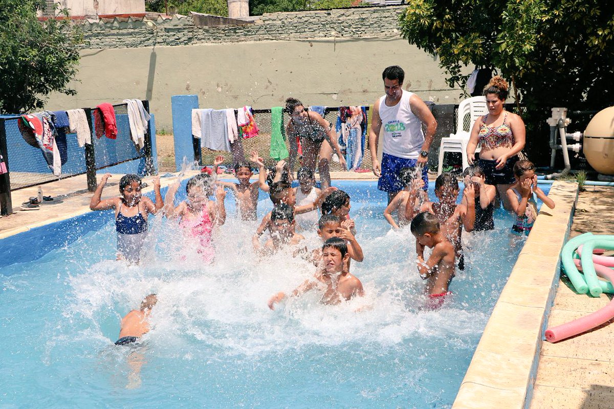 jorgeferraresi's tweet photo. #Colonia2018 Más de 4200 chicos y chicas ya disfrutaron la colonia municipal de verano en las ocho sedes que la Comuna dispuso en distintos puntos de la ciudad. 
Trabajamos por la igualdad de oportunidades. https://t.co/xNsPaKgRdQ