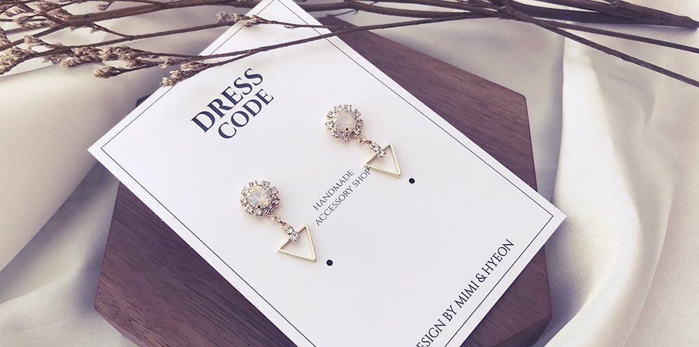 Dresscode_17's tweet image. 🌸오픈 기념 RT 이벤트!🌸

핸드메이드 악세사리샵 드레스코드가 문을 열었어요! 해당 트윗을 #알티 하시고 드레스코드를 #팔로우 해주시는 분 중 한 분을 추첨하여 사진의 네 귀걸이 중 원하시는 하나를 드립니다! 당발은 2월 24일!
storefarm.naver.com/dresscode17
#RT이벤트 #RT_이벤트 #알티이벤트