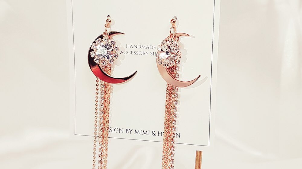 Dresscode_17's tweet image. 🌸오픈 기념 RT 이벤트!🌸

핸드메이드 악세사리샵 드레스코드가 문을 열었어요! 해당 트윗을 #알티 하시고 드레스코드를 #팔로우 해주시는 분 중 한 분을 추첨하여 사진의 네 귀걸이 중 원하시는 하나를 드립니다! 당발은 2월 24일!
storefarm.naver.com/dresscode17
#RT이벤트 #RT_이벤트 #알티이벤트