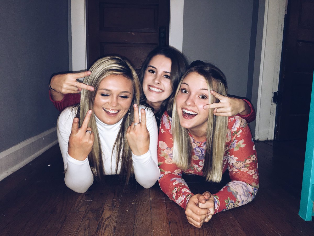 Rebecca_Fox9's tweet photo. Happy 22nd birthday to my cat loving roomie! Ily 😽 https://t.co/SwaDNPhoB6