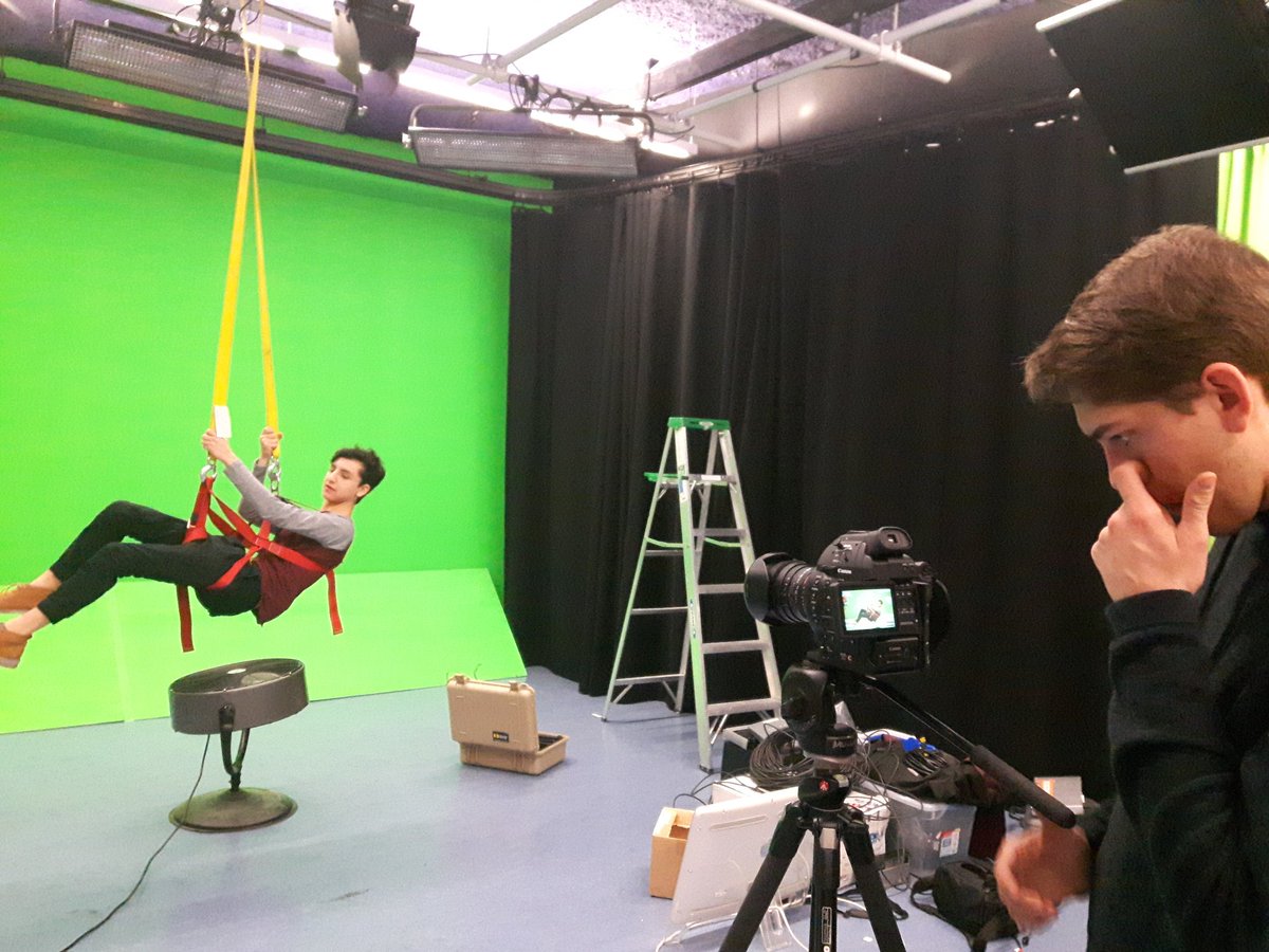 ms_kohler's tweet photo. Experimenting with green screen suspension #mulgravefilm @MulgraveSchool https://t.co/EhIpR0REUb