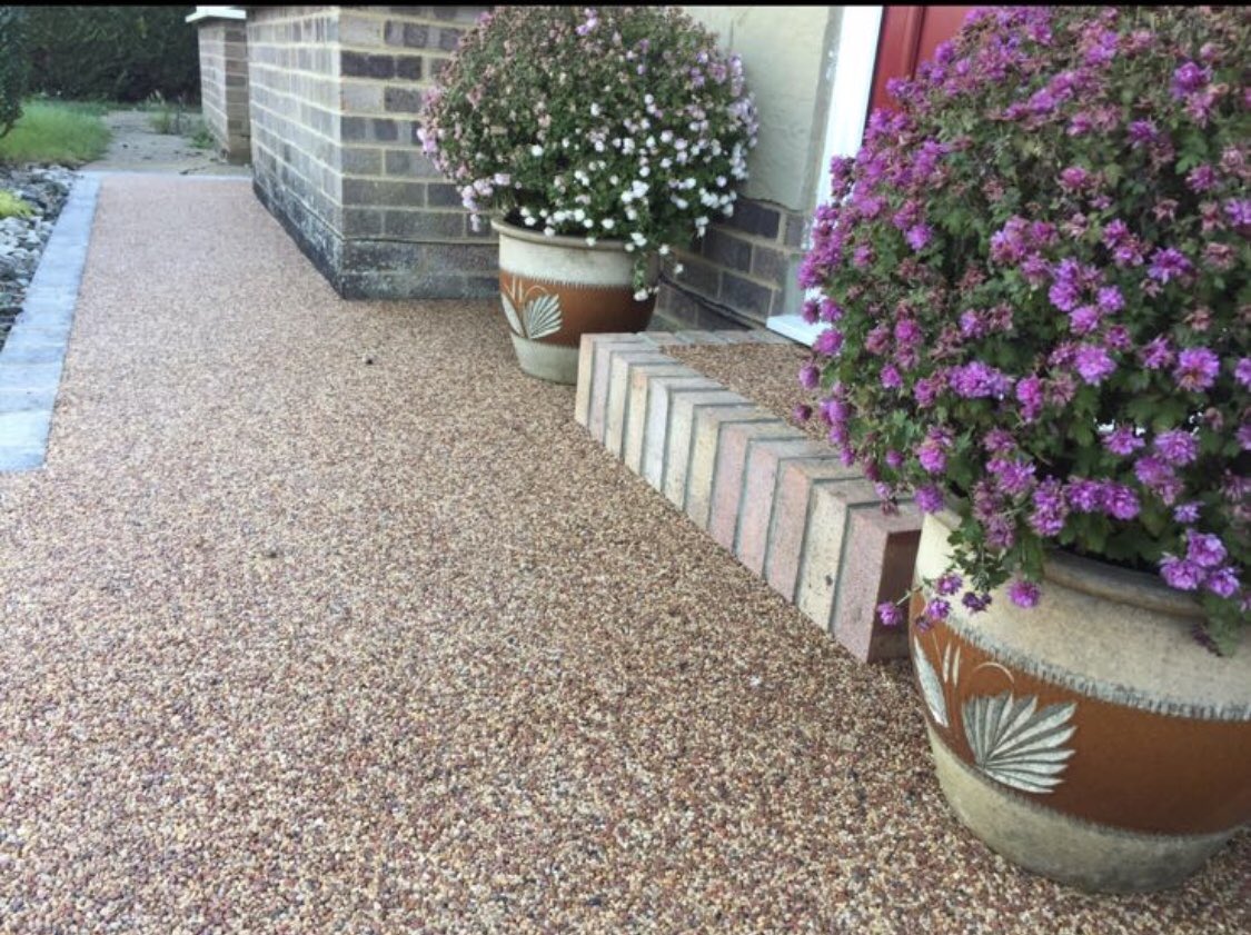KeystonePaving's tweet image. Here’s a recent resin bound surface we installed in West Sussex.  Plenty more on the horizon when this weather finally breaks. Here we used a 6mm Autumn Russet supplied by @ResinBondedLtd #resinbound #Paving