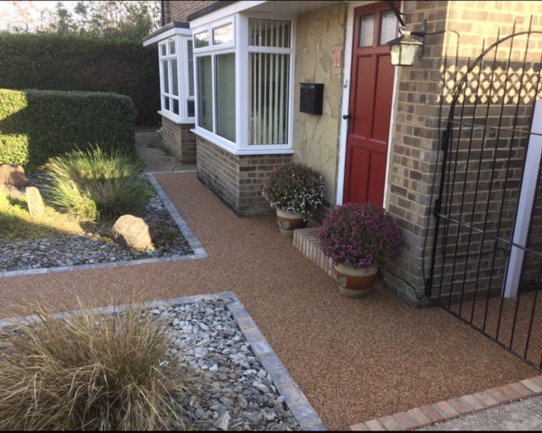 KeystonePaving's tweet image. Here’s a recent resin bound surface we installed in West Sussex.  Plenty more on the horizon when this weather finally breaks. Here we used a 6mm Autumn Russet supplied by @ResinBondedLtd #resinbound #Paving