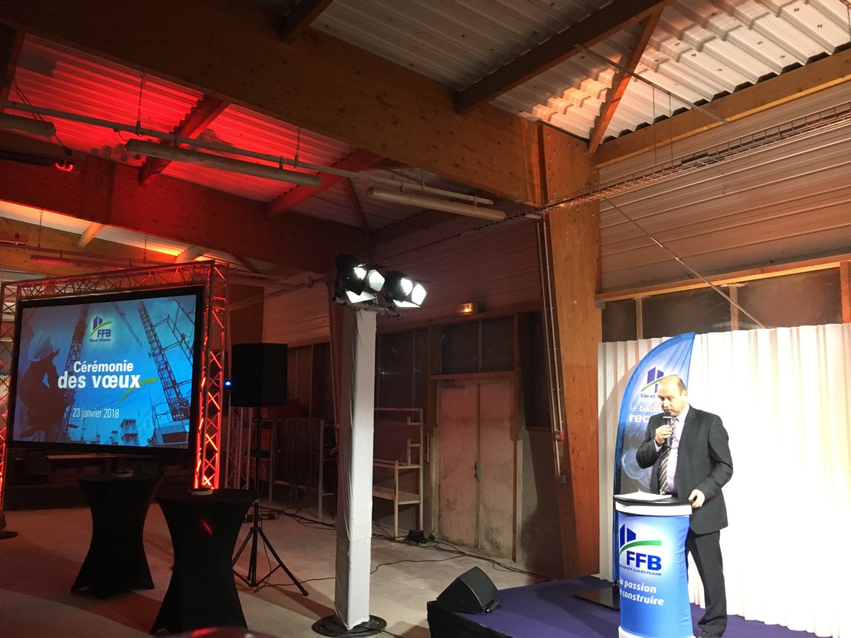 EtPv's tweet photo. Le #CFA #BTP 35 accueille les voeux à la profession de la #FFB35 . Habillage et mise en lumière des ateliers pour l’occasion.. https://t.co/YKSJw75R1I