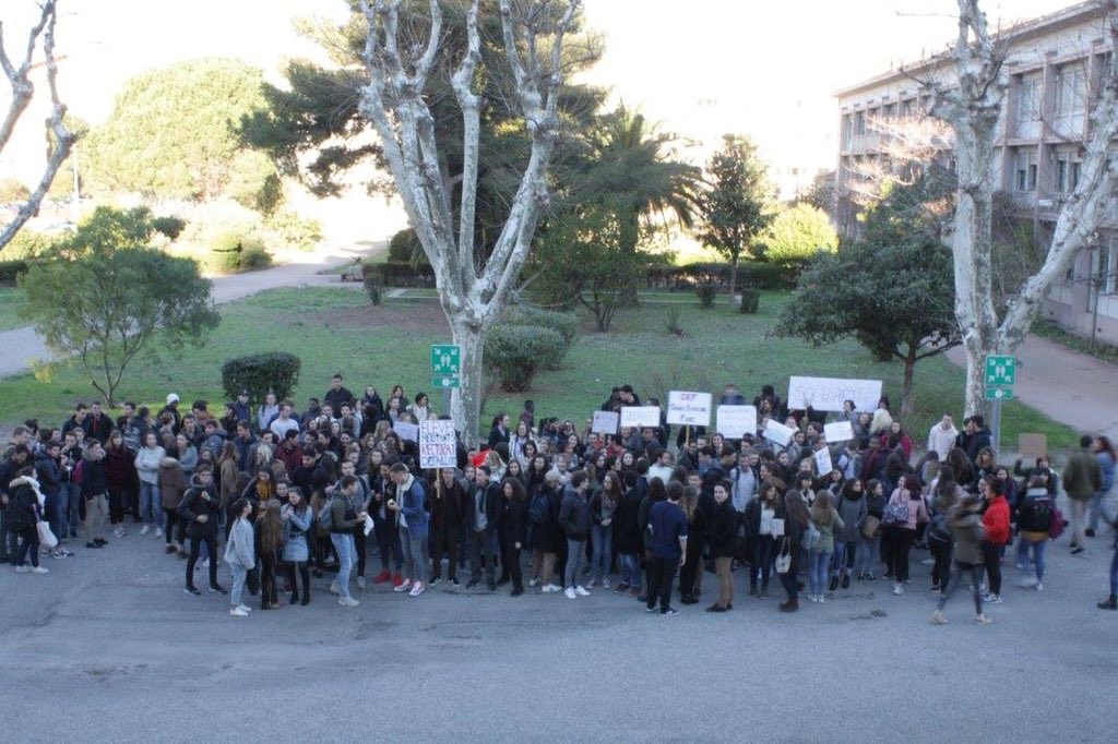 bernard00387218's tweet photo. #DumontdUrvilleToulon @emmanuel_ethis lequel d'entre nous choisissez-vous ? https://t.co/uHecAtNaVc