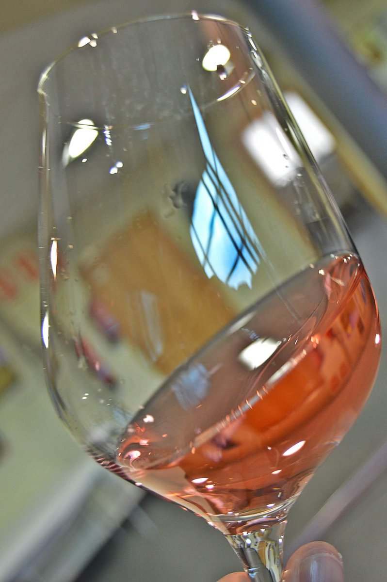 #TimetoTaste recien embotellados #Rosados #Lagrima y #Elite de la <a href="/BodegaHiriart/">Bodega Hiriart</a> de la <a href="/DOCigales/">D.O. Cigales</a> <a href="/RutaVinoCigales/">Ruta del Vino Cigales</a> para gustos los colores 😉😉 <a href="/magarciavelasco/">Miguel A. García</a> <a href="/ncabarri/">Nieves Caballero</a> <a href="/cyldevinos/">CyL de Vinos</a> <a href="/turvalladolid/">Turismo Valladolid</a> <a href="/enoturismo_cyl/">Enoturismo CyL</a> <a href="/rutasvinoespana/">Rutas Del Vino | ESP</a> <a href="/mucoi/">Ines Muñoz</a> <a href="/rubengmontoro/">Rubén González</a> <a href="/Ohara911/">Blanca JC</a> @Inmawine