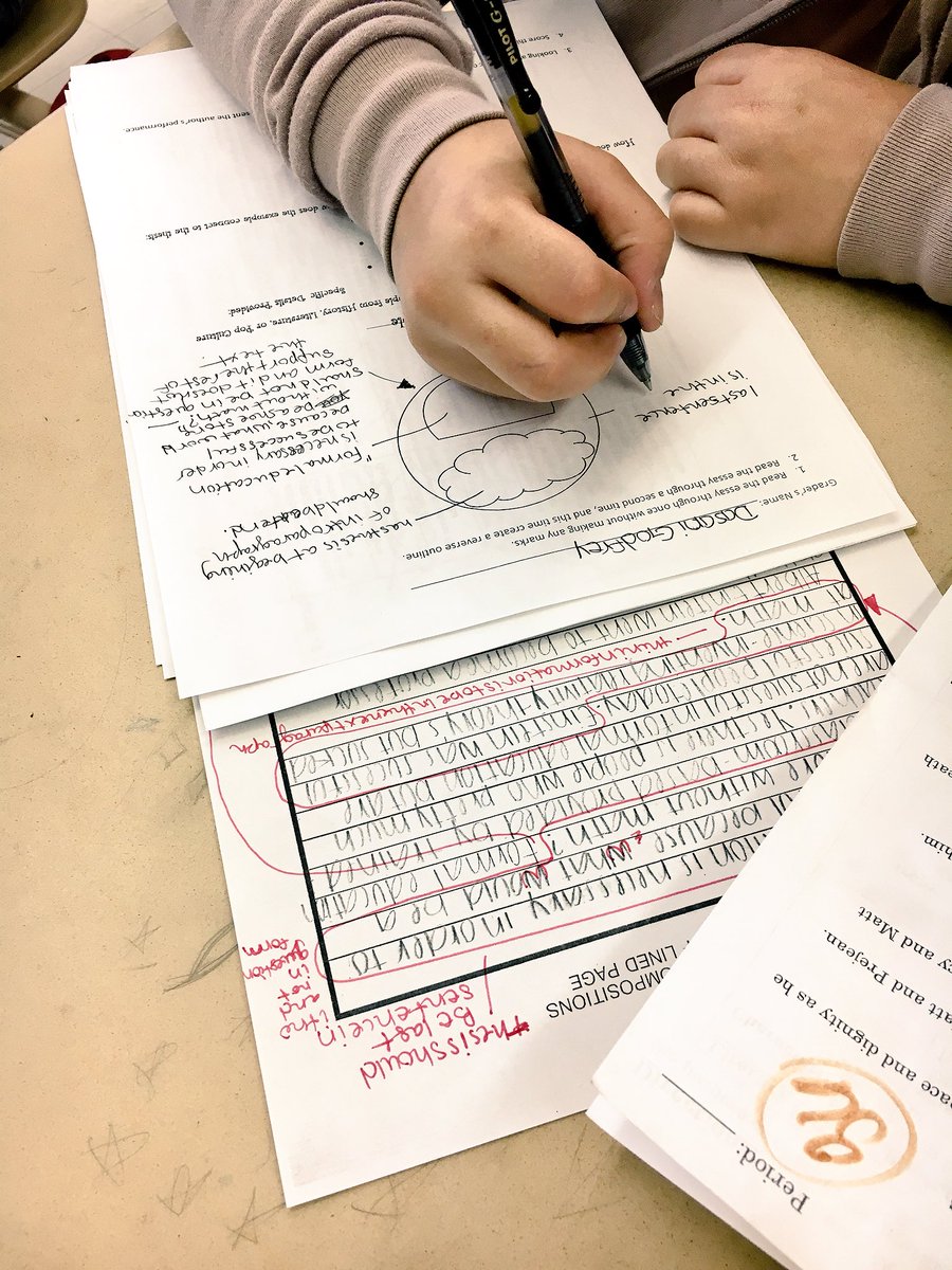 MsTomlinsonESD's tweet photo. Students embracing the role of teacher today as they provide their classmates with feedback on our latest expository essay https://t.co/UAUBjF34cb