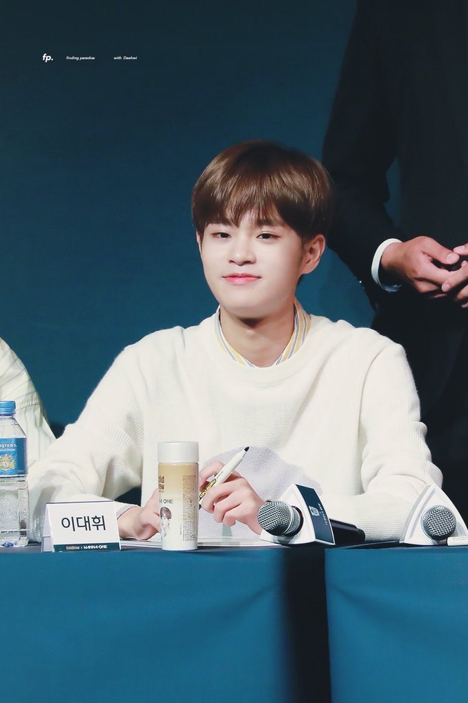 BIN_SAVE_EARTH's tweet photo. 54. 내 통장을 ‘빈’털털이로 만들어버리는 워너원 이대휘 https://t.co/fGndClhMY4