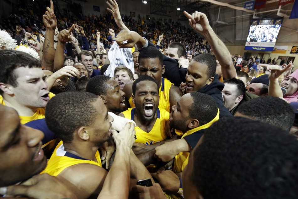 DavidGrzyTV's tweet photo. 5 years ago. @LaSalleMBB defeats Butler (No. 9) 54-53, #LaSalleMBB (📸:AP Photo/Matt Slocum) https://t.co/7kVDw6osEO