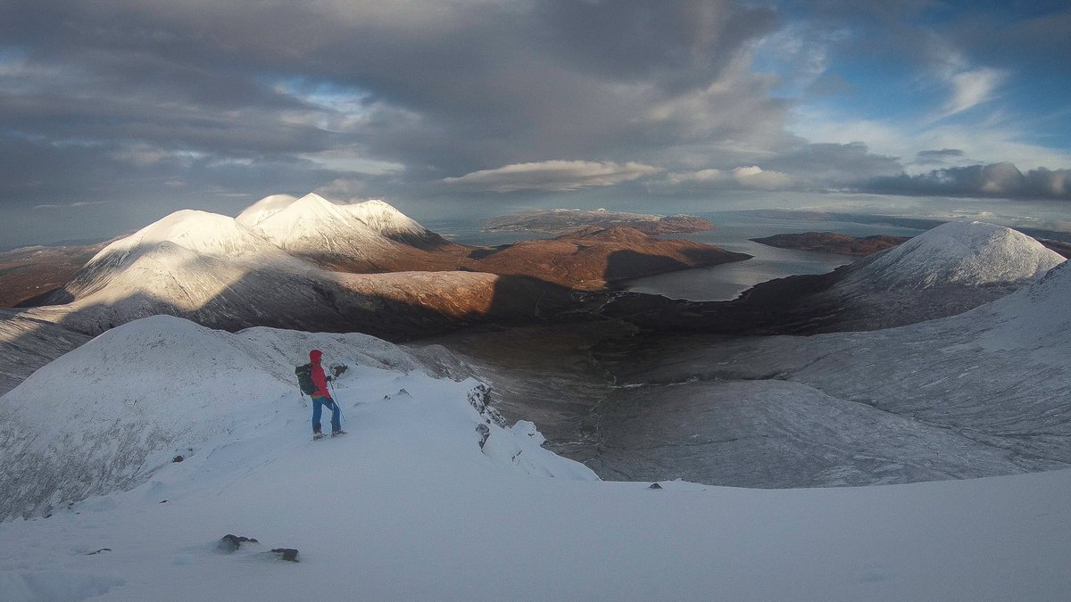 Looking to the white Red Cuillin on The Isle of Skye  #dec #mountaindays #Skye #IsleOfSkye

youtu.be/kR9LcMaja3Q