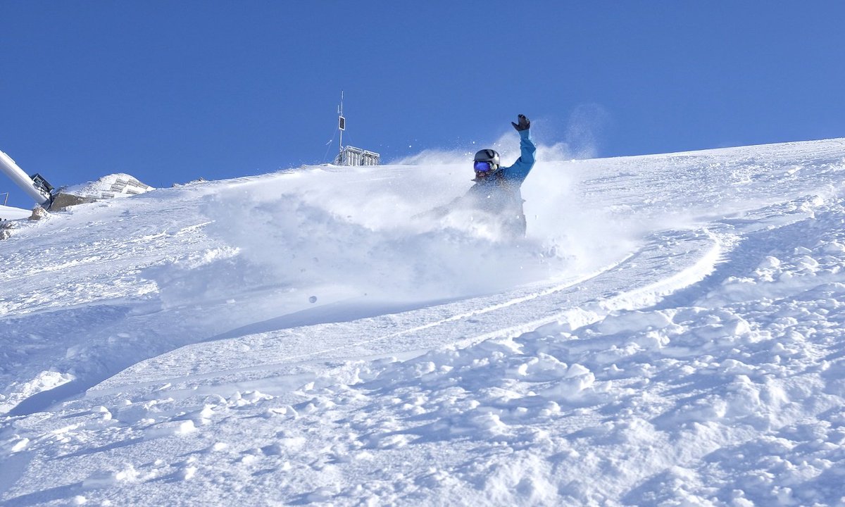 StevieMcKPhoto's tweet photo. Hands up if you were baw deep in pow today? #tignes #snowboarding #pow #powday #powder #toviere #lavachetwall #faceshots #bawdeep https://t.co/3BeoRubnTL