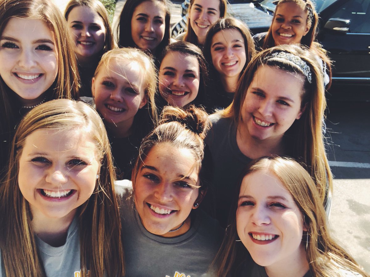 AshleyLee419's tweet photo. Just three weeks left until we hit that competition floor!!! But first, we have Pom Premier Night! 👏🏻💙 Stay tuned for more details! #pcapom #MAdance https://t.co/JfCh2ziSjI
