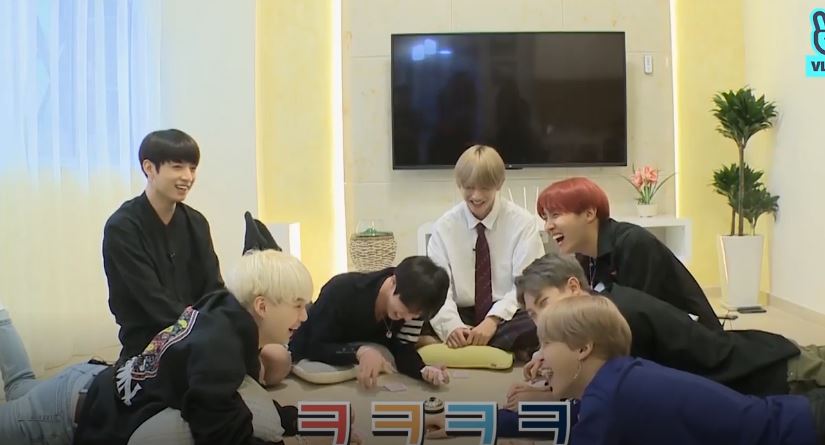 Sasek0's tweet photo. I just can't with him🤣

#EntertainmentGod/#McMin #SUGA #YOONGI
#btsrunep37 
#BestBoyBand @BTS_twt #BTS #iheartaward https://t.co/9xY5LpspCG