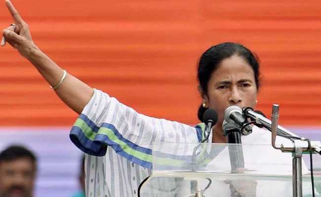 ndtv's tweet photo. Mamata Banerjee slams centre for not naming Netaji's birthday a national holiday https://t.co/FVRS3RxguK https://t.co/ZKpYuTujuA