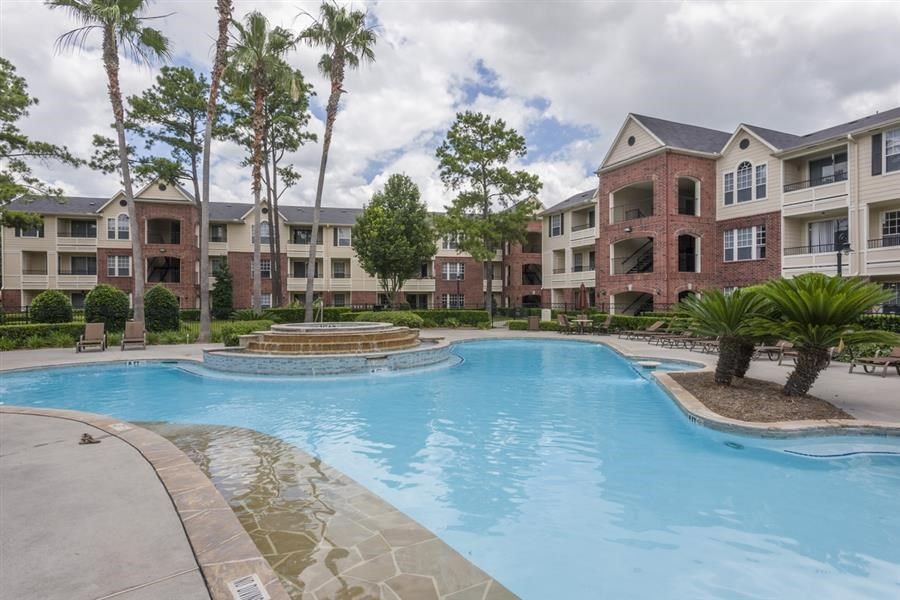 gaiarealestate1's tweet photo. Our gorgeous courtyard at Veranda Centerfield Apartments has us looking forward to warm weather and @finchliving community events! https://t.co/Xglu9QXyGz